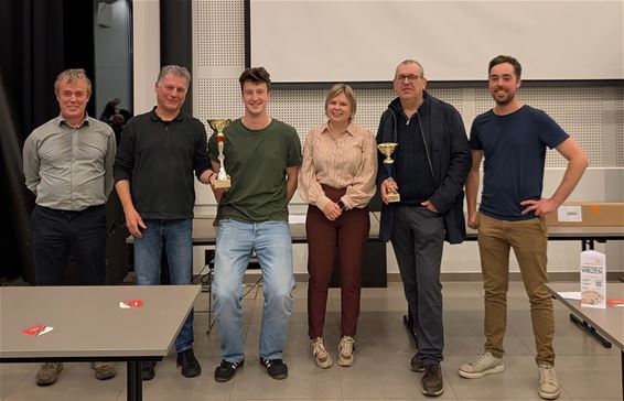 Gezellige Wiesavond lokt meer dan 150 kaarters - Hamont-Achel