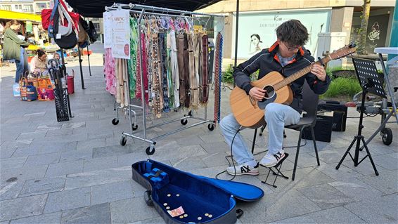 Gezellige zaterdagochtend op de markt in Pelt - Pelt