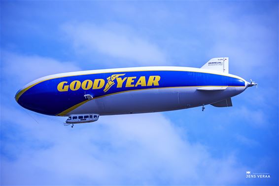 Goodyear-zeppelin duikt opnieuw op boven Meeuwen - Oudsbergen