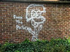 Graffiti op muurtje achter stadhuis - Hamont-Achel