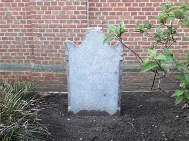 Beringen - Grafsteen ontdekt op site jongensschool