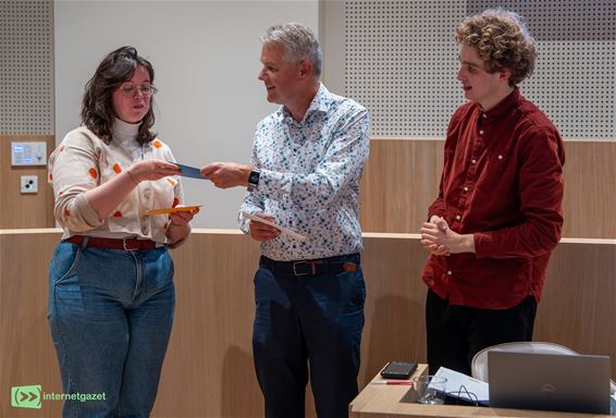 Hanne Eerdekens wint Dictee De Schrijfwijzen - Pelt