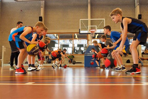 Hans Vanwijn inspireert jonge basketters - Beringen