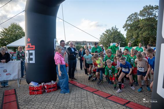 Hechtel-Ekselse kids palmen podium Stratenloop in - Hechtel-Eksel