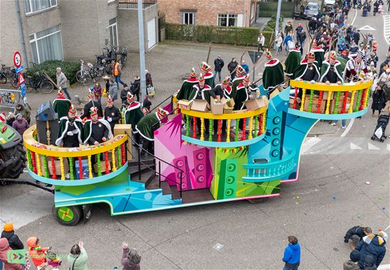 Heel veel volk op carnavalstoet Lille - Pelt