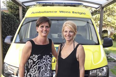 Helena schenkt 2600 euro aan Ambulance Wens België - Beringen
