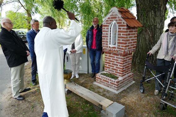 Herstelde kapel in Lille ingezegend - Pelt