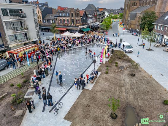 Het nieuwe Marktplein heropend - Pelt