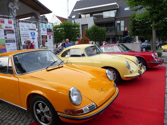 Honderdtal Porsches op oldtimertreffen - Peer