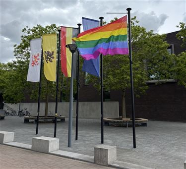 IDAHOT-vlag wappert ook in Oudsbergen - Oudsbergen