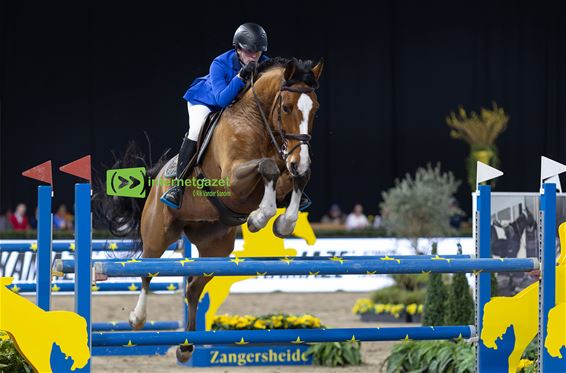 Ines Van Den Bosch springt met Scalibur - Lommel