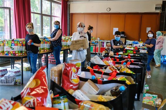 Interculturele Raad verdeelt voedselpakketten - Beringen