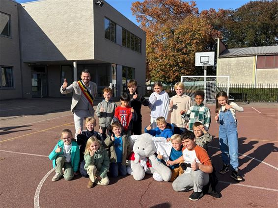 Jaak Tassetschool stelt nieuwe leerlingenraad voor - Pelt