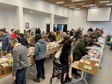 Jaarlijkse uitverkoop boeken bibliotheek - Beringen