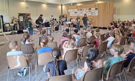Jeugdfanfare speelt voor leerlingen van De Linde - Pelt