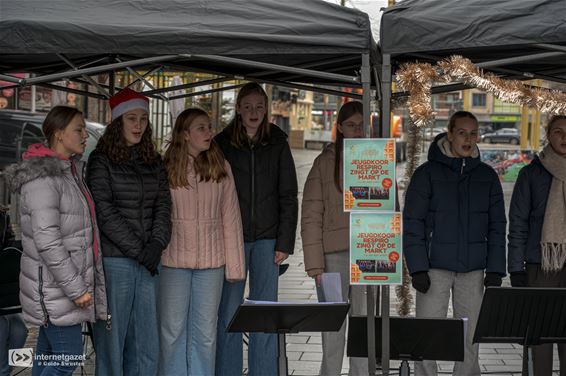 Pelt - Jeugdkoor Respiro zingt op de markt