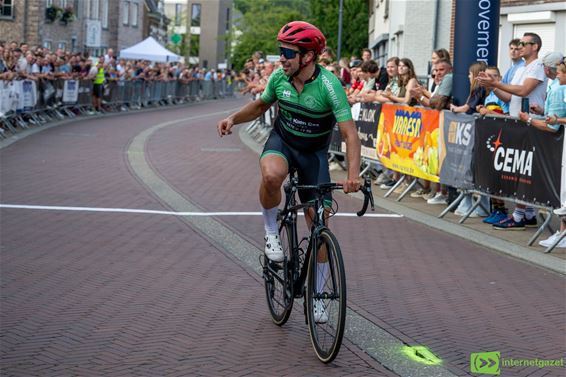 Jonas Vanderwiel wint de kermiskoers van Lille - Pelt