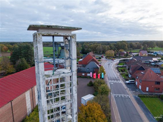 Jongeren beklimmen klokkentoren van Herent - Pelt