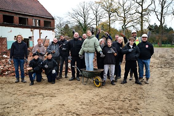 Jongeren bouwen zelf mee aan nieuw jeugdcentrum - Leopoldsburg