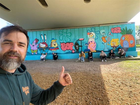 Jongerentalent in graffiti onder brug - Pelt