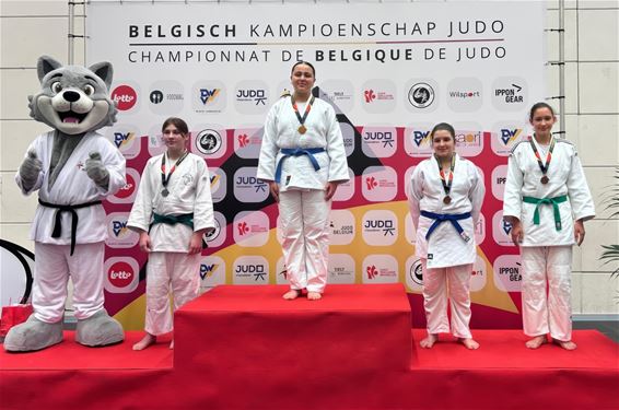 Julia Hozi pakt Belgische titel in Tielt - Lommel