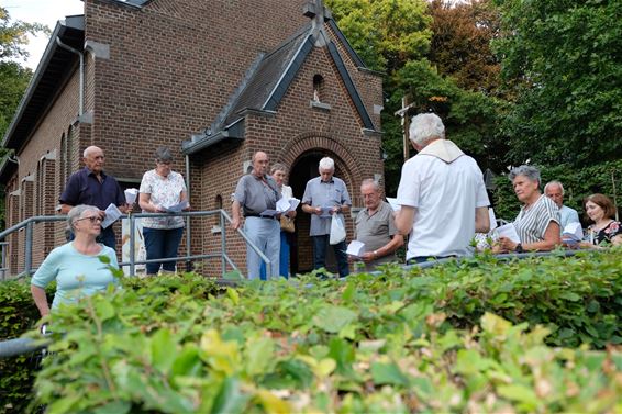 Kaarsjesprocessie aan Koersels Kapelleke - Beringen
