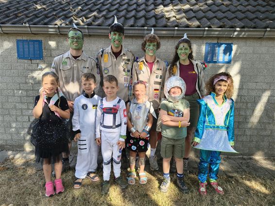 Hamont-Achel - Kapoenen van Scouts Hamont trekken de ruimte in
