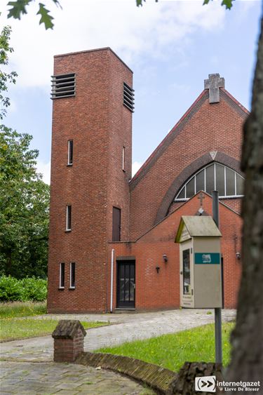 Wordt kerktoren vogel- en vleermuizenhotel? - Lommel
