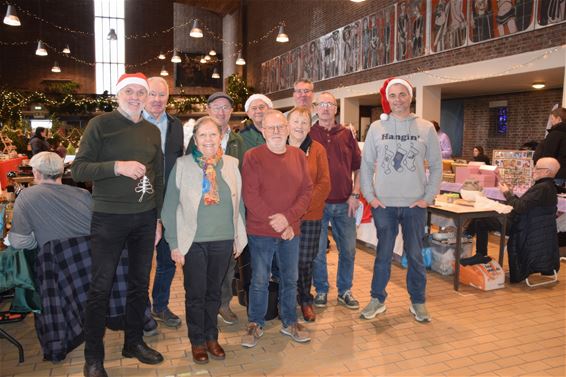 Pelt - Kerstmarkt brengt warmte in Sint-Willibrorduskerk