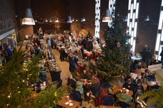 Kerstmarkt in de Sint-Willibrorduskerk - Pelt