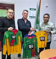 KFC Eksel schenkt ruim 200 voetbaloutfits - Hechtel-Eksel