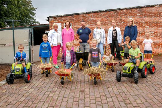 Kinderkruiwagens en tractoren voor 't Groeiveld - Lommel