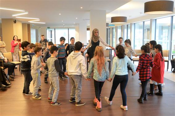 Kinderen dansen in WZC Sporenpark - Beringen