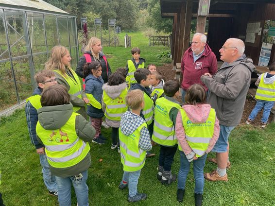 Kinderen De Stroom bezoeken volkstuin - Beringen
