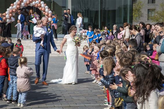 Kinderen juichen voor huwelijk Dorien en Jonas - Lommel