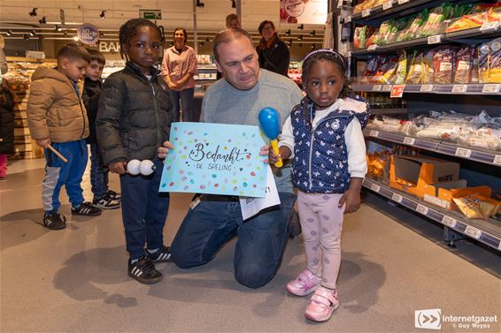 Kleuters De Speling bedanken Carrefour Alma - Lommel