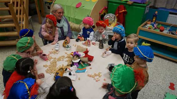 Kleuters De Speling zetten hun schoentje - Lommel