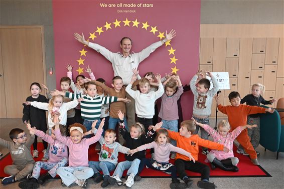 Kleuters ontdekken kunst bij Dirk Hamblok - Lommel