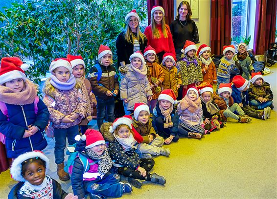 Kleuters zorgen voor kerstsfeer in Corsala - Beringen