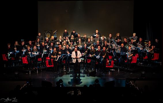 Koninklijke Fanfare Nut & Vermaak speelt Last Post - Pelt