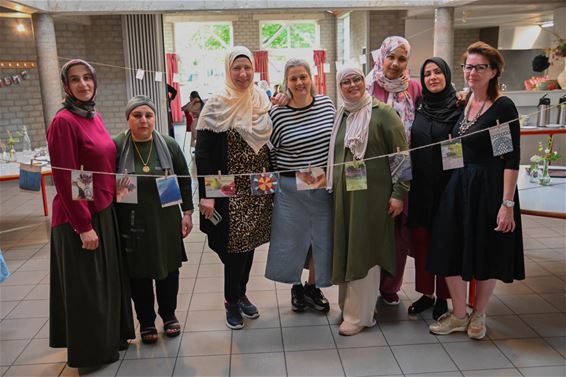 Krachtige buur(t)vrouwen, een fototentoonstelling - Lommel