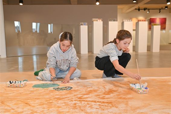 Mona en Lily zijn zot van kunst... - Lommel