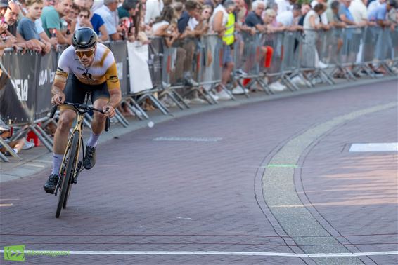 Kurt Houben kleurt finale kermiskoers in Lille - Peer