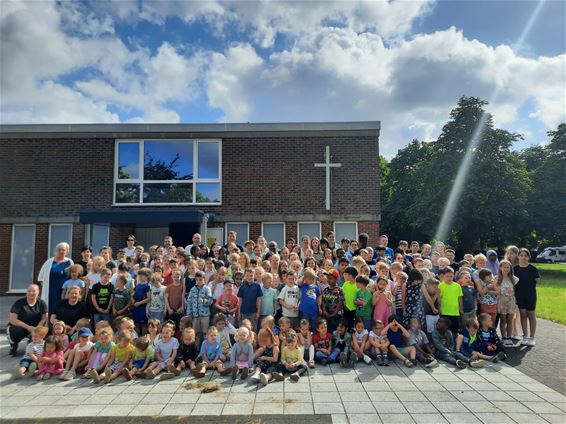 Laatste schoolviering in de kerk van Holheide - Pelt