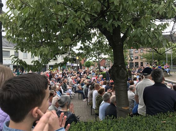 Lachfestival brengt mensen samen - Houthalen-Helchteren