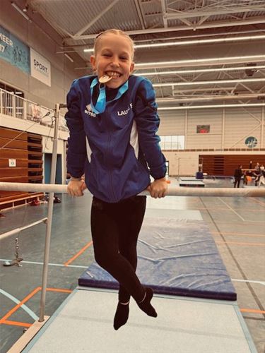 Laure Elen schittert met goud in Brugge - Pelt