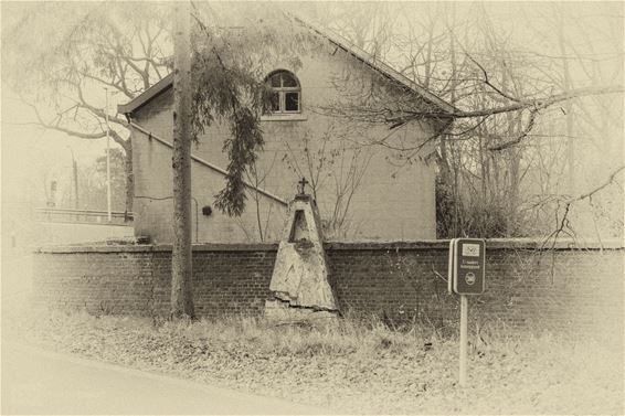 Lommel - Leeg kapelletje aan Blauwe Kei: de antwoorden