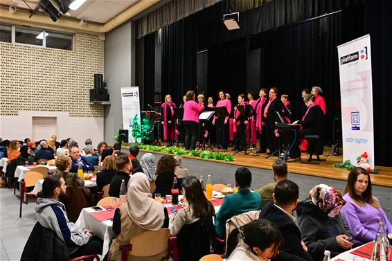 Moslims en christenen vieren samen Kerstmis - Beringen