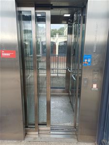 Liften aan station weer in werking - Pelt