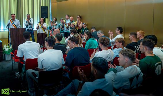 Lommel SK gehuldigd op het stadhuis (2)